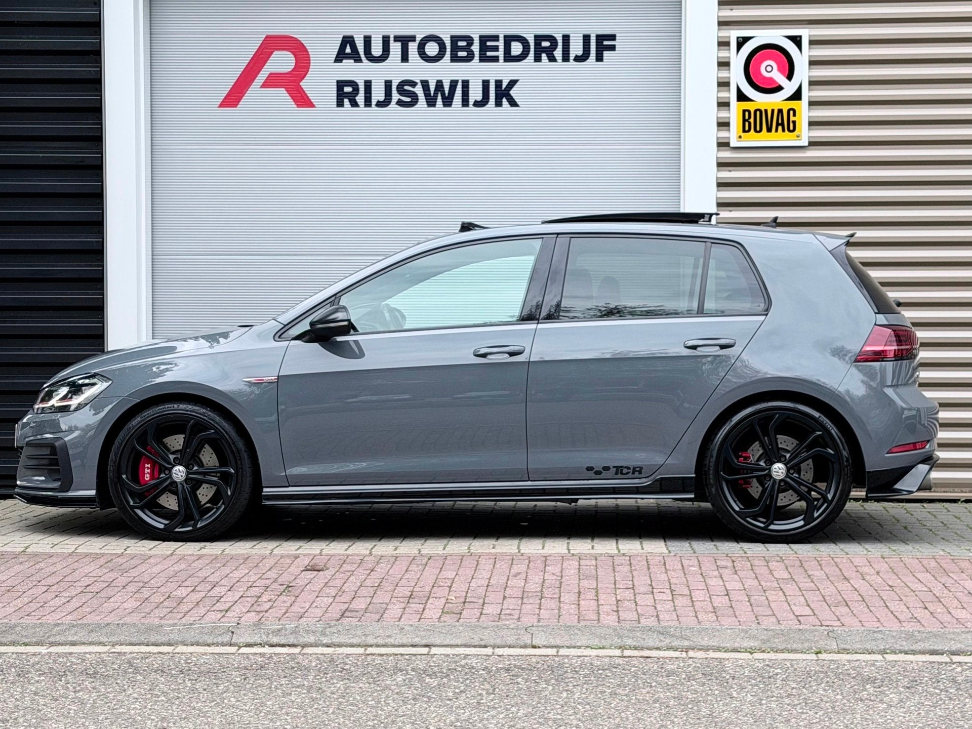 Foto 2 van Volkswagen Golf 2.0 TSI GTI TCR Pano/Keyless/Camera