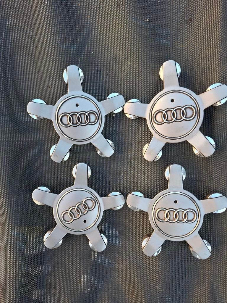 Originele Audi naafdoppen, Auto diversen, Wieldoppen, Ophalen