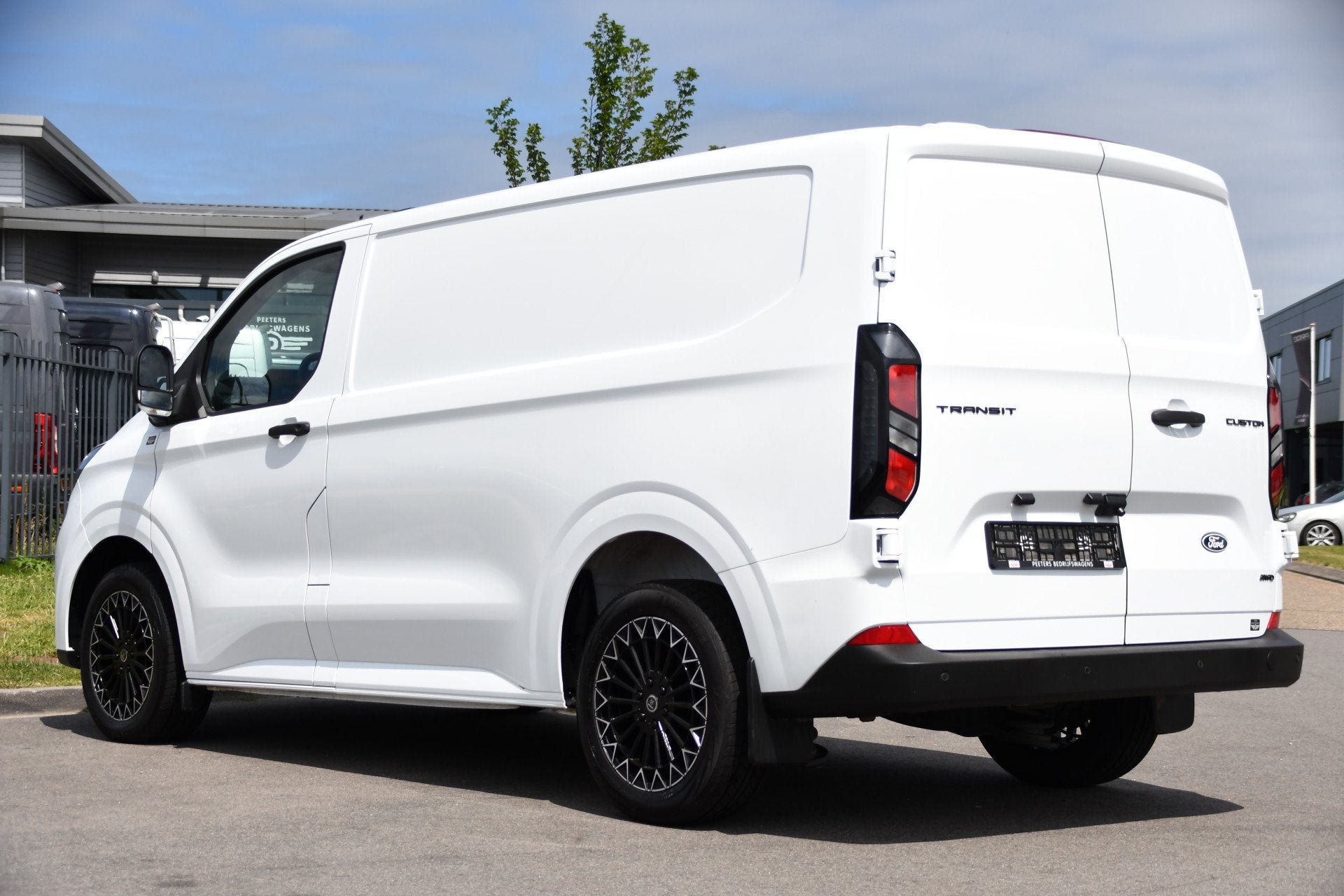 Ford Transit Custom 300 2.0 TDCI L1H1 AWD PB Edition Camera,, Auto's, Bestelauto's, 1828 kg, Gebruikt, 4 cilinders, Wit