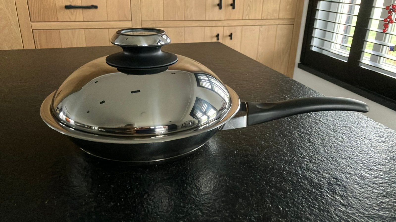 AMC premium hotpan, Huis en Inrichting, Keuken | Potten en Pannen, Zo goed als nieuw, Koekenpan of Braadpan, Rvs, Inductieplaat