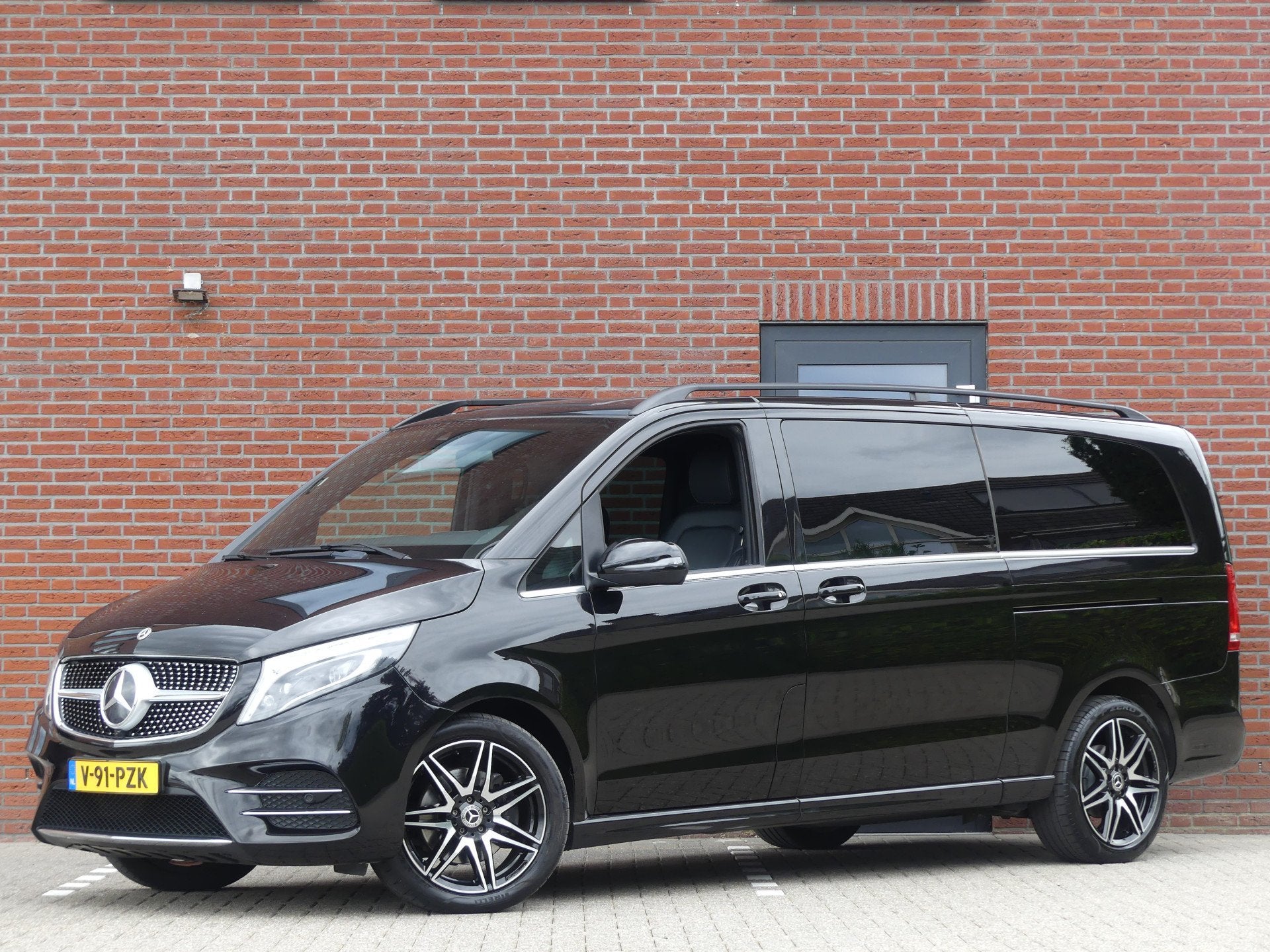 Mercedes-Benz V-Klasse 250d AMG Extra Lang LED/Leer/Camera/T, Automaat, Achterwielaandrijving, Gebruikt, Euro 6