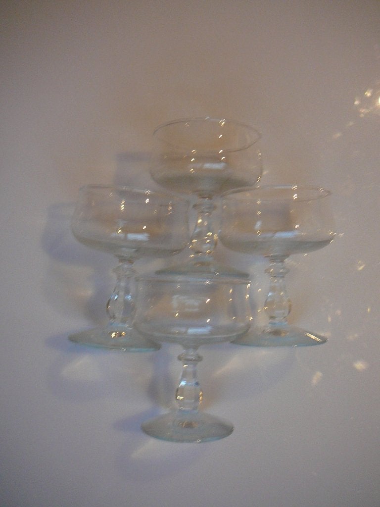 4 glaasjes op voet, Huis en Inrichting, Ophalen of Verzenden, Glas, Overige stijlen, Glas of Glazen