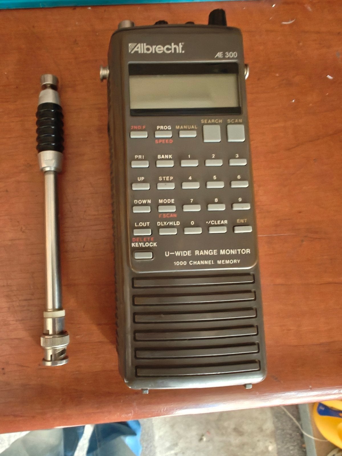 Albrecht AE300 scanner wide band receiver, Telecommunicatie, Ophalen of Verzenden, Gebruikt, 500 kanalen of meer, Draagbaar