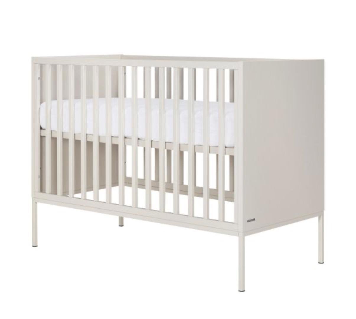 Kidsmill Amy ledikant en commode, Ophalen, Zo goed als nieuw, Ledikant