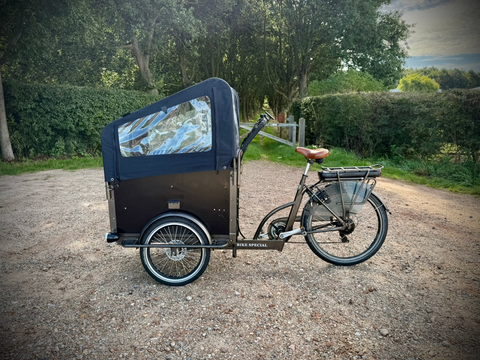 Vogue Troy | Elektrische Bakfiets | Nieuwstaat + Extra’s, 4 kinderen of meer, Zo goed als nieuw, Huif, Trommelrem
