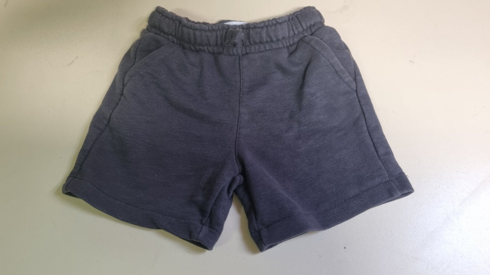 Leuk grijs kort zomerbroekje Zara maat 110, Kinderen en Baby's, Broek, Gebruikt, Ophalen of Verzenden, Zara
