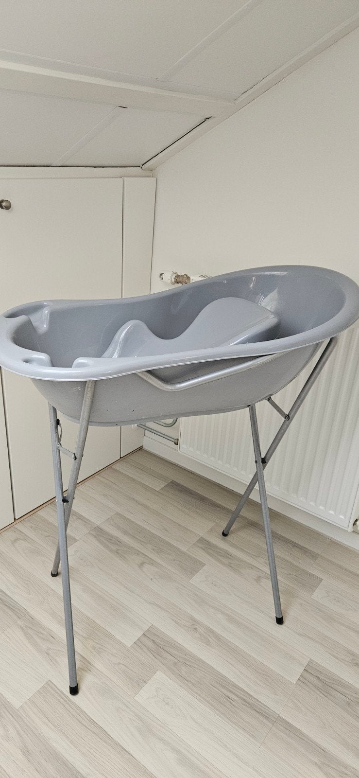 Babybad standaard en badzitje of verkleiner, Zo goed als nieuw, Badje, Standaard, Ophalen
