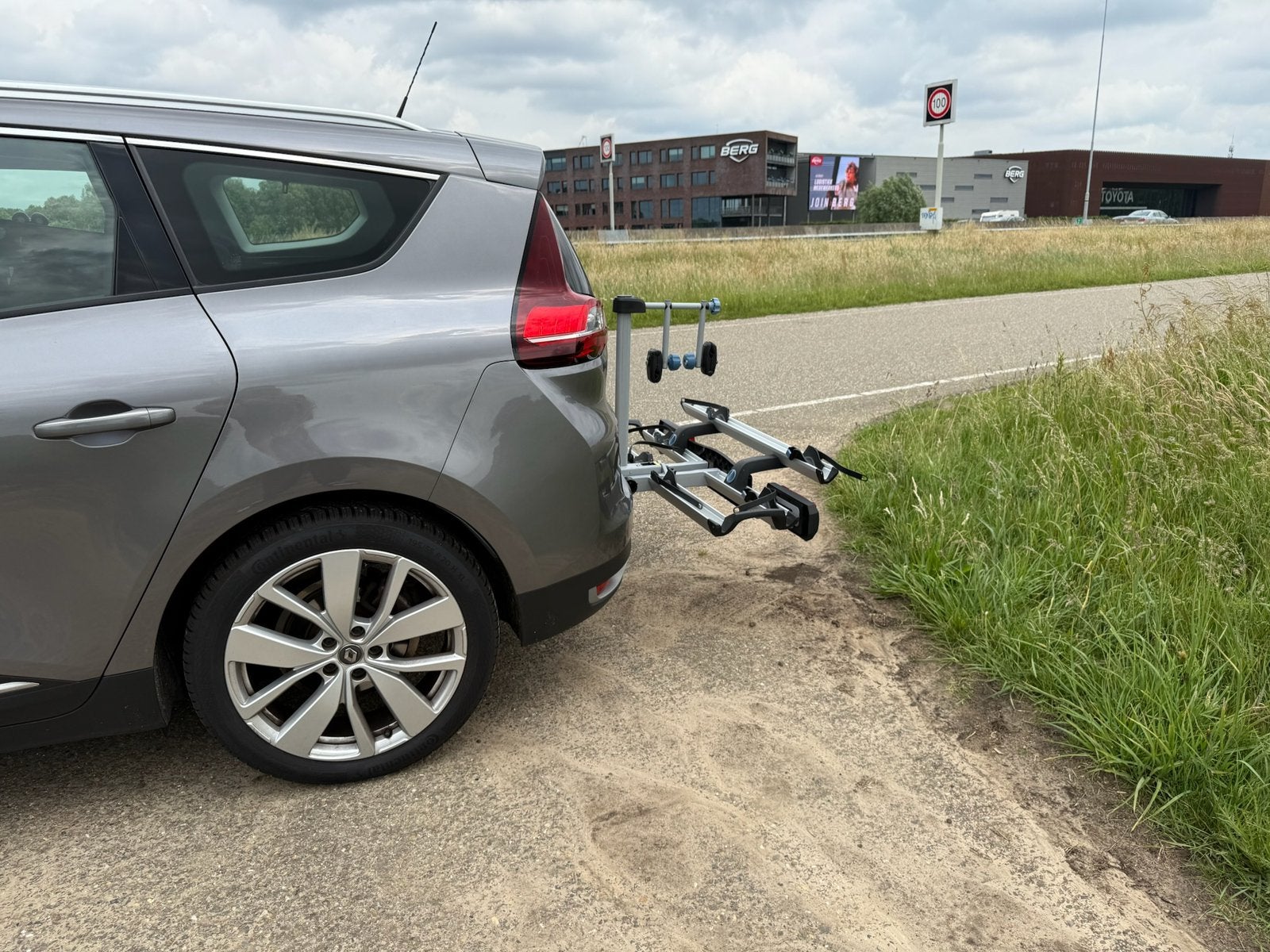 Te huur: movanext lux fietsendrager, Auto diversen, Fietsendragers, Ophalen, Zo goed als nieuw, Trekhaakdrager