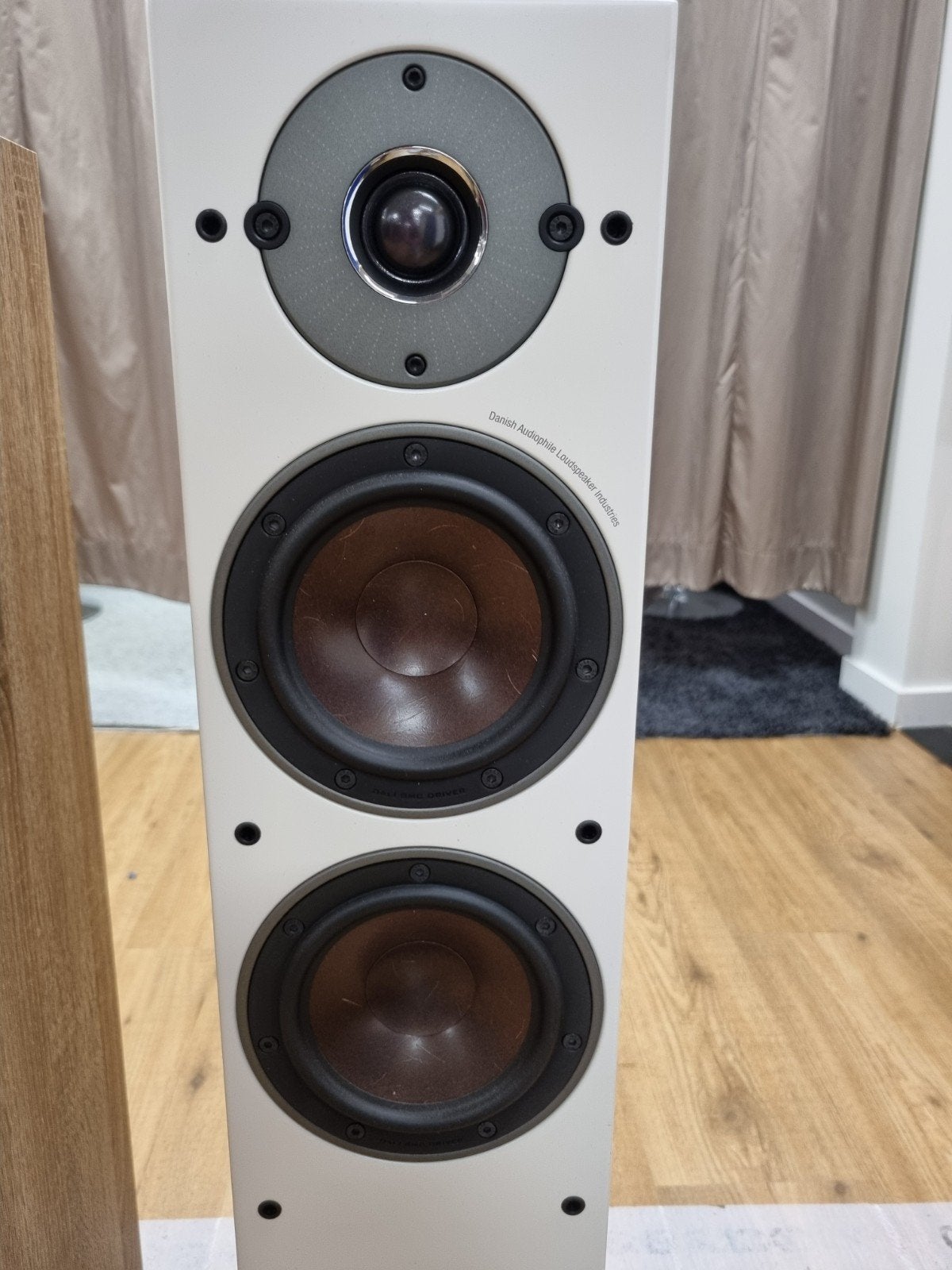 ✅Dali Oberon 5 Vloerstaande Luidsprekers - Wit/Licht Hout, Audio, Tv en Foto, Ophalen, Vloerstaande luidspreker, Zo goed als nieuw