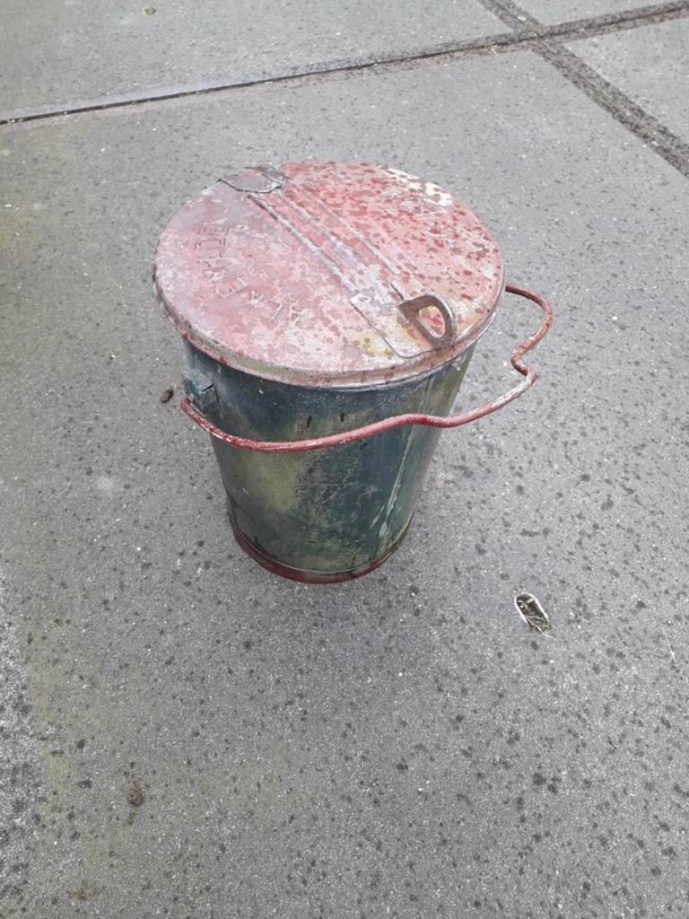 Ijzeren vuilnis emmer vintage, Ophalen, Gebruikt