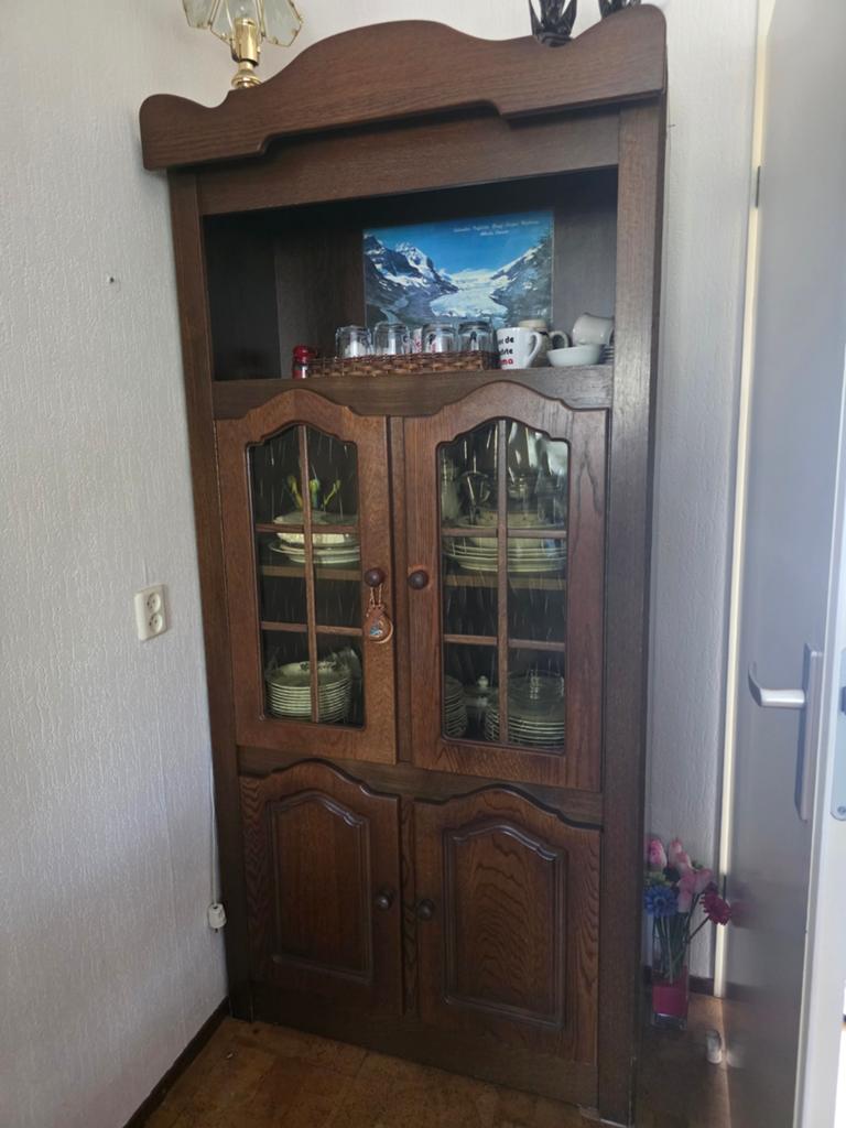 Vintage eikenhouten hoekkast met glazen deuren, Huis en Inrichting, Ophalen, Eikenhout, 50 tot 100 cm, Klassiek, Vintage