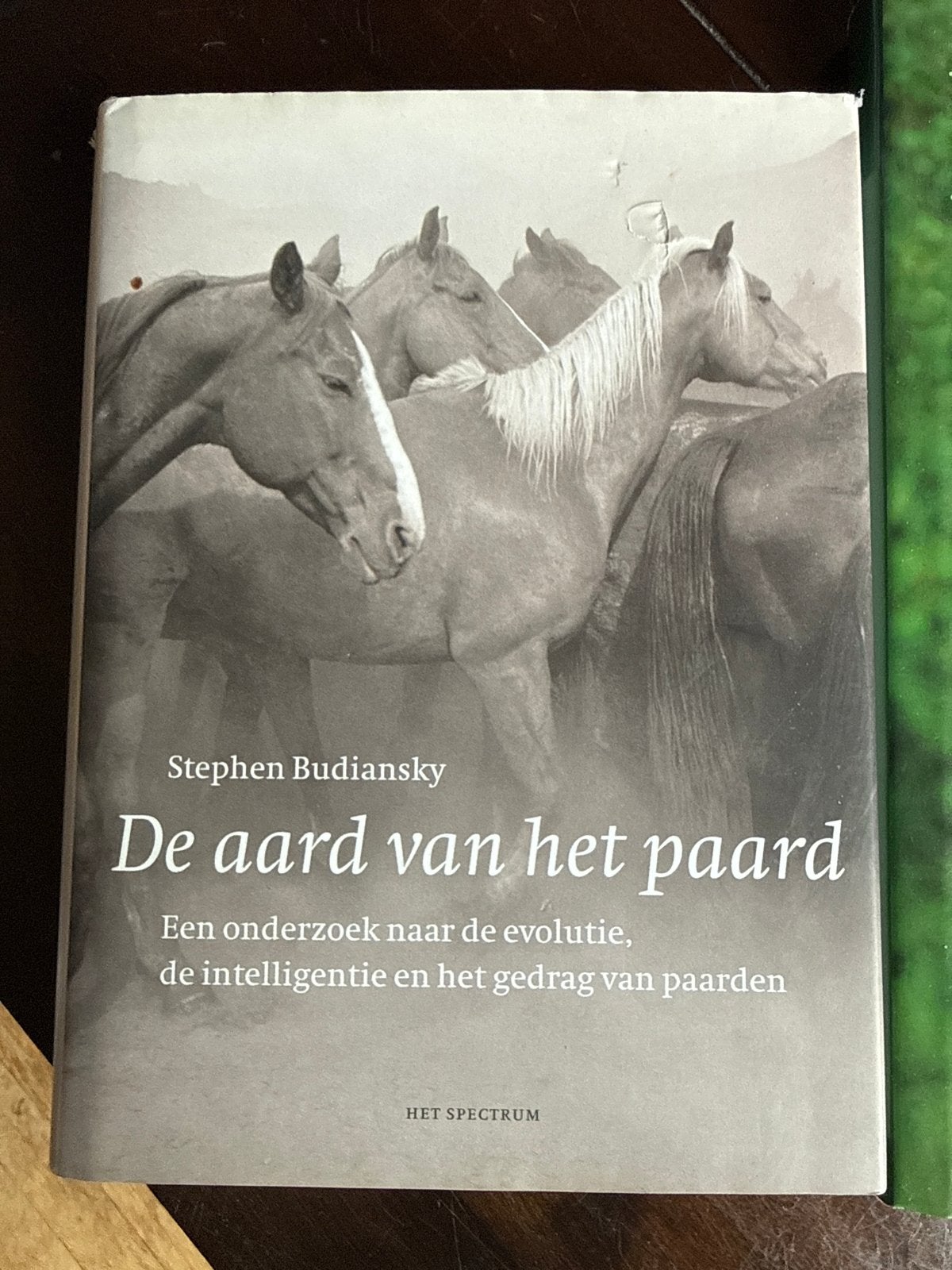 Boeken over paarden: De aard van het paard & Compleet handbo, Boeken, Ophalen of Verzenden, Gelezen, Paarden of Pony's