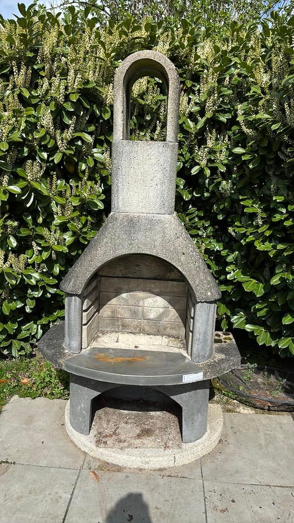 Stenen BBQ – Robuust en klaar voor gebruik – €100, Ophalen of Verzenden, Gebruikt