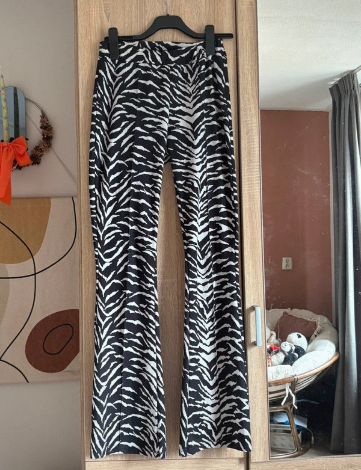 zebra flared, Maat 38/40 (M), Zwart, Ophalen of Verzenden, Zo goed als nieuw