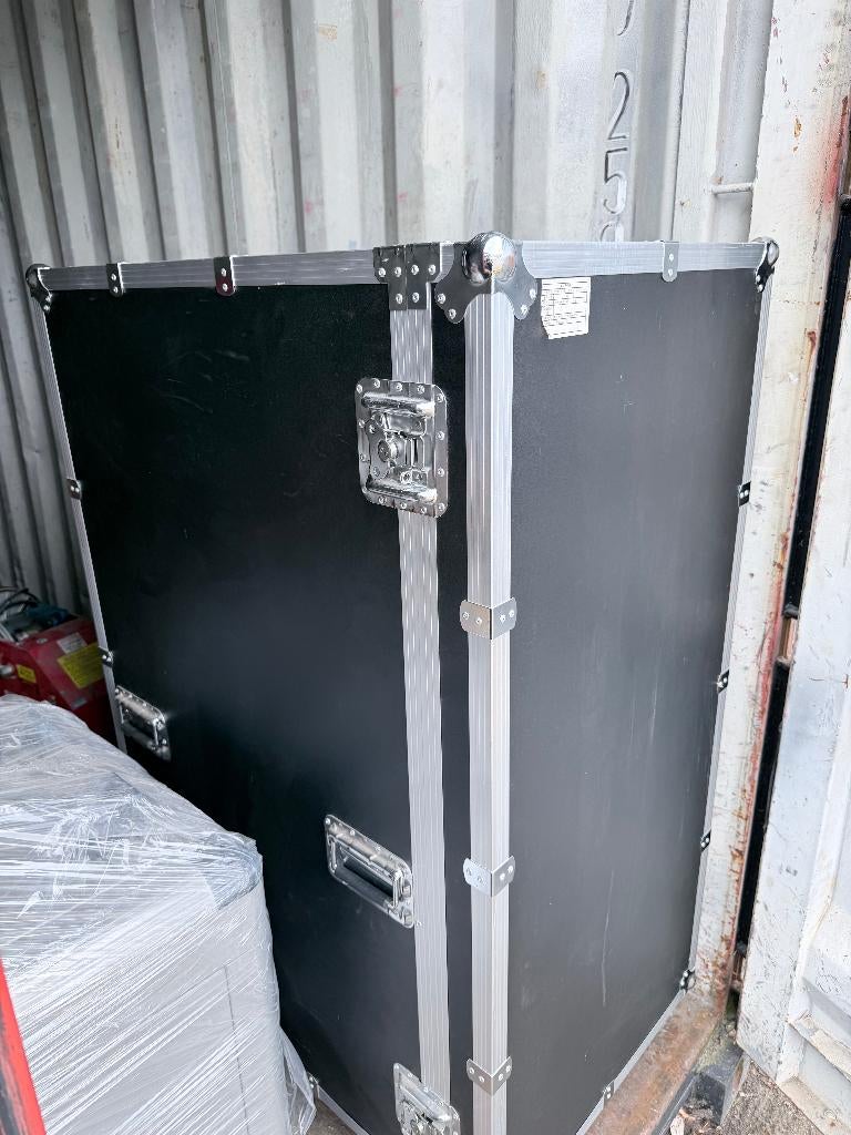 Hoge Flightcase Met Oprijplaat Op Wielen, Ophalen, Zo goed als nieuw, Overige instrumenten, Flightcase