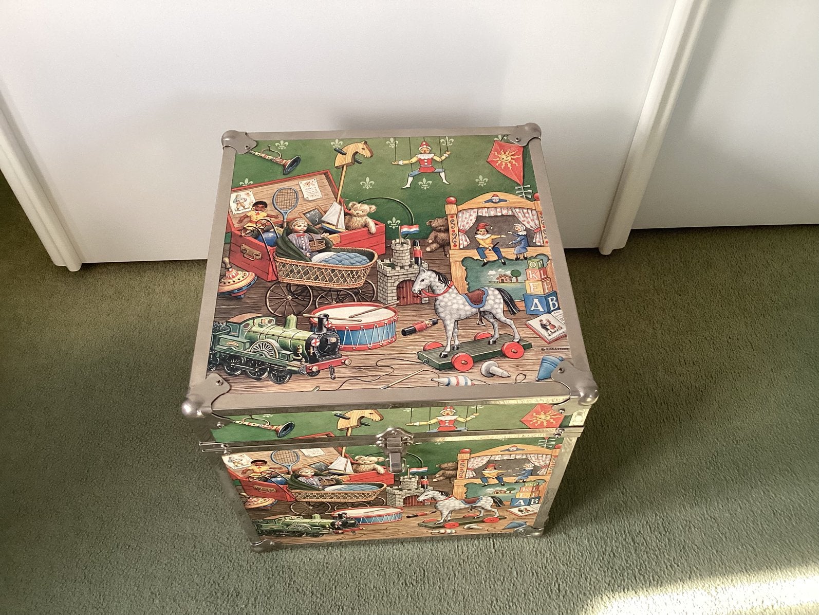 Mooiespeelgoed kist met print., Ophalen, Zo goed als nieuw, 50 tot 100 cm, Minder dan 50 cm