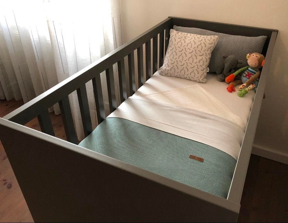 Complete grijze kinderkamer set (ledikant, commode, kast), Kinderen en Baby's, Kinderkamer | Complete kinderkamers, Ophalen