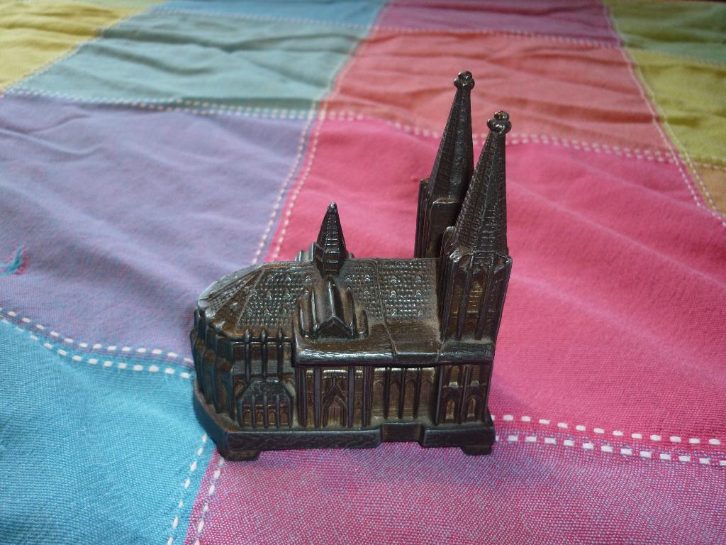 Miniatuur van de Dom in Keulen gebruikt als souvenir, Ophalen of Verzenden