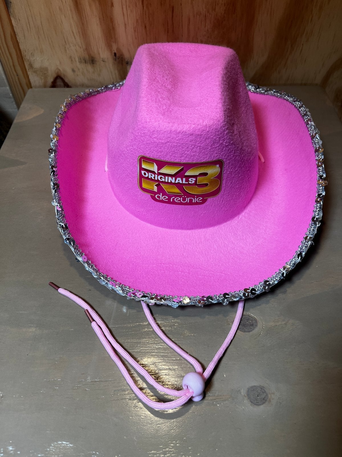 K3 Originals Cowboyhoed met werkende lampjes, Ophalen, Zo goed als nieuw, One size fits all, Hoed