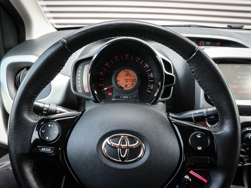 Toyota Aygo 1.0 VVT-i x-play | Airco | Audio | Bleutooth | C, Voorwielaandrijving, Stof, Gebruikt, 4 stoelen