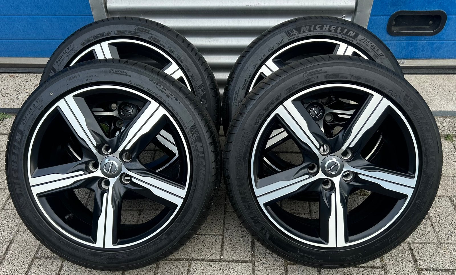 Nette 17 inch Volvo velgen 225-45-17 zomerbanden S40,V40,V50, 19 inch, Gebruikt, Banden en Velgen, 235 mm
