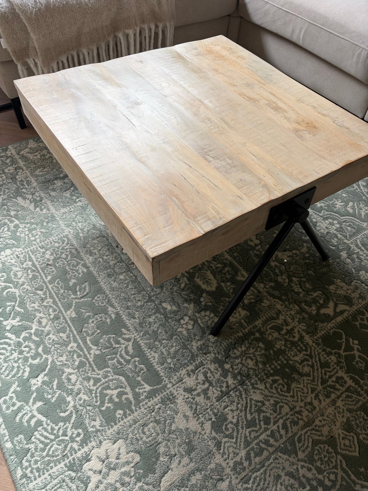 Robuuste salontafel van mangohout met metalen onderstel, Ophalen, Vierkant, 50 tot 100 cm, Zo goed als nieuw