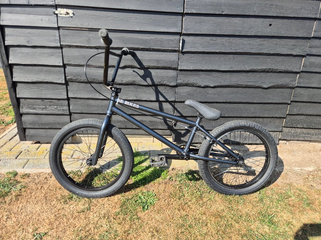 SE BIKE Gaudium - 20inch - BMX, Ophalen, Velgrem, Aluminium, Stuur 360° draaibaar