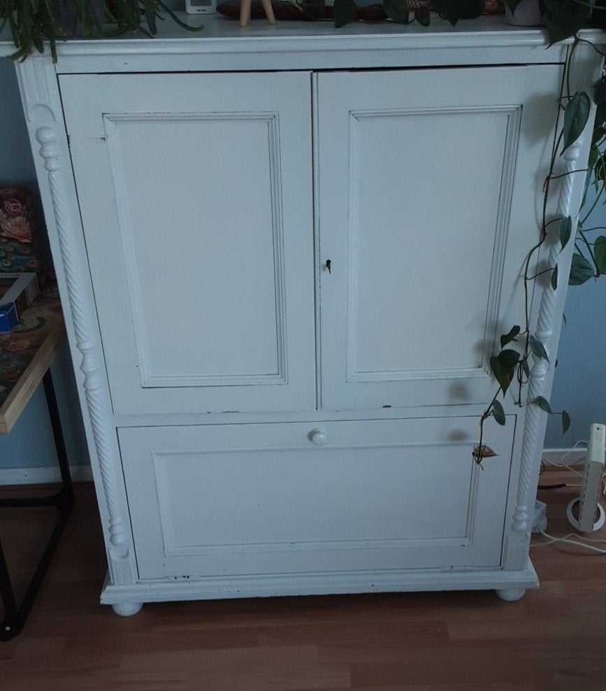 Antieke witte kast met TV-nis en opbergruimte, Ophalen, Gebruikt, Antiek, Landelijk, 50 tot 100 cm