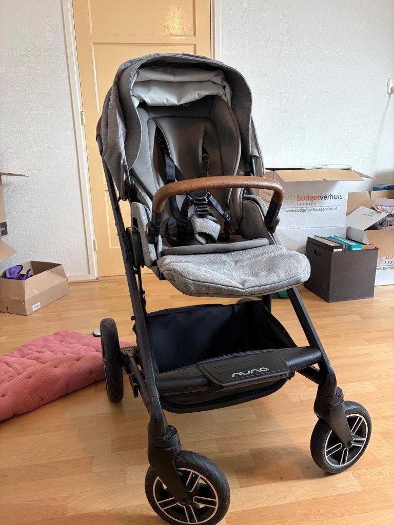 Nuna Mixx Next kinderwagen + Maxicosi met Isofix, Zo goed als nieuw, Verstelbare duwstang, Ophalen, Kinderwagen