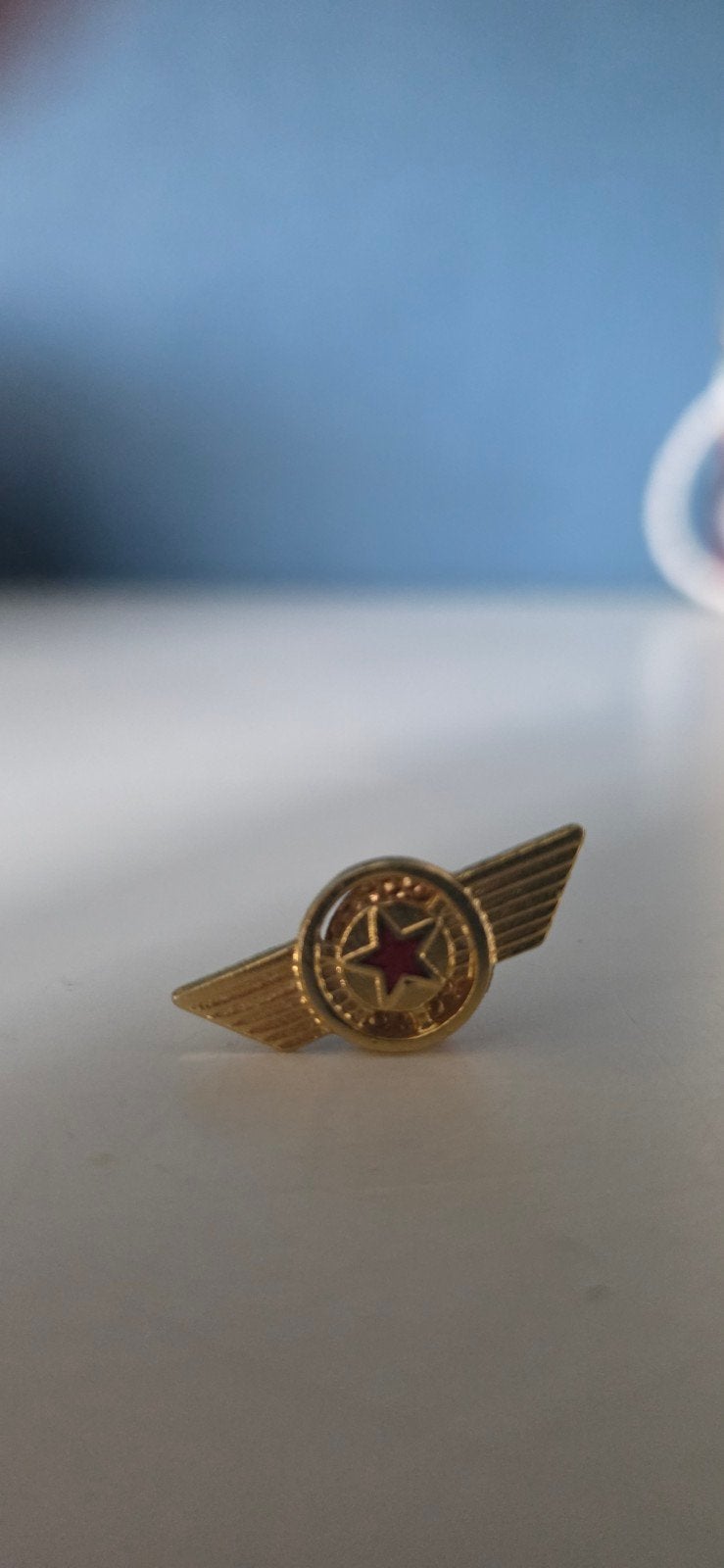 Gouden oorlogsbadge met rode ster, Verzamelen, Ophalen of Verzenden, Embleem of Badge