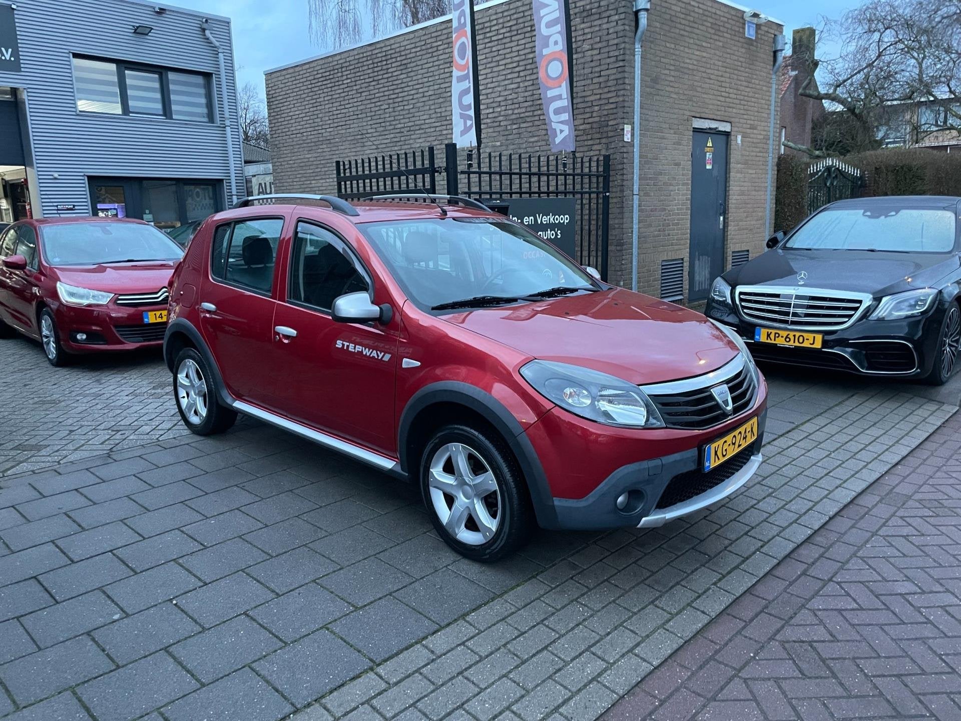 Dacia Sandero 1.6 Stepway Trekhaak Airco NAP APK 1 Jaar, Auto's, Dacia, 4 cilinders, 1070 kg, Bedrijf, Handgeschakeld