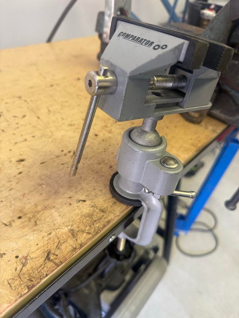 Comparator Tafel bankschroef met klem - Draaibaar, Ophalen, Gebruikt