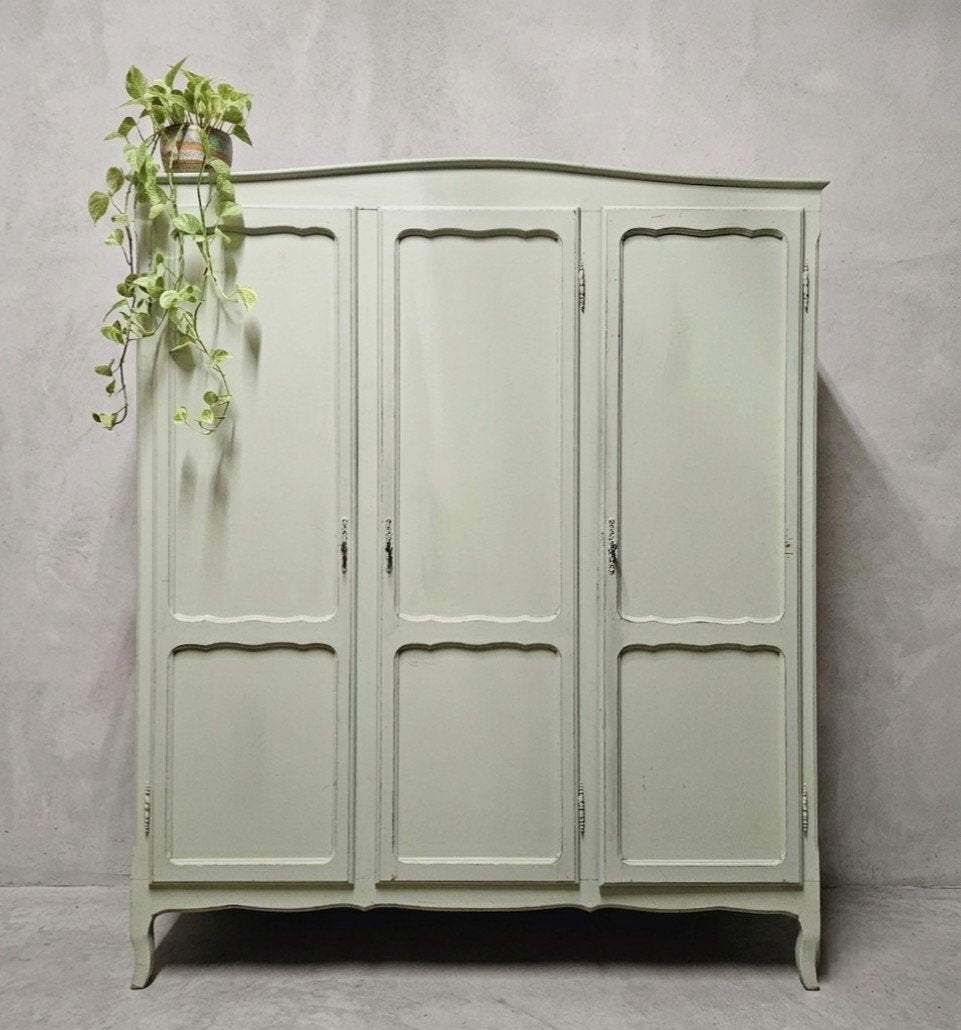🌿Brocante groene Queen Anne 3-deurs meidenkast vintage kast, Antiek en Kunst, Ophalen of Verzenden