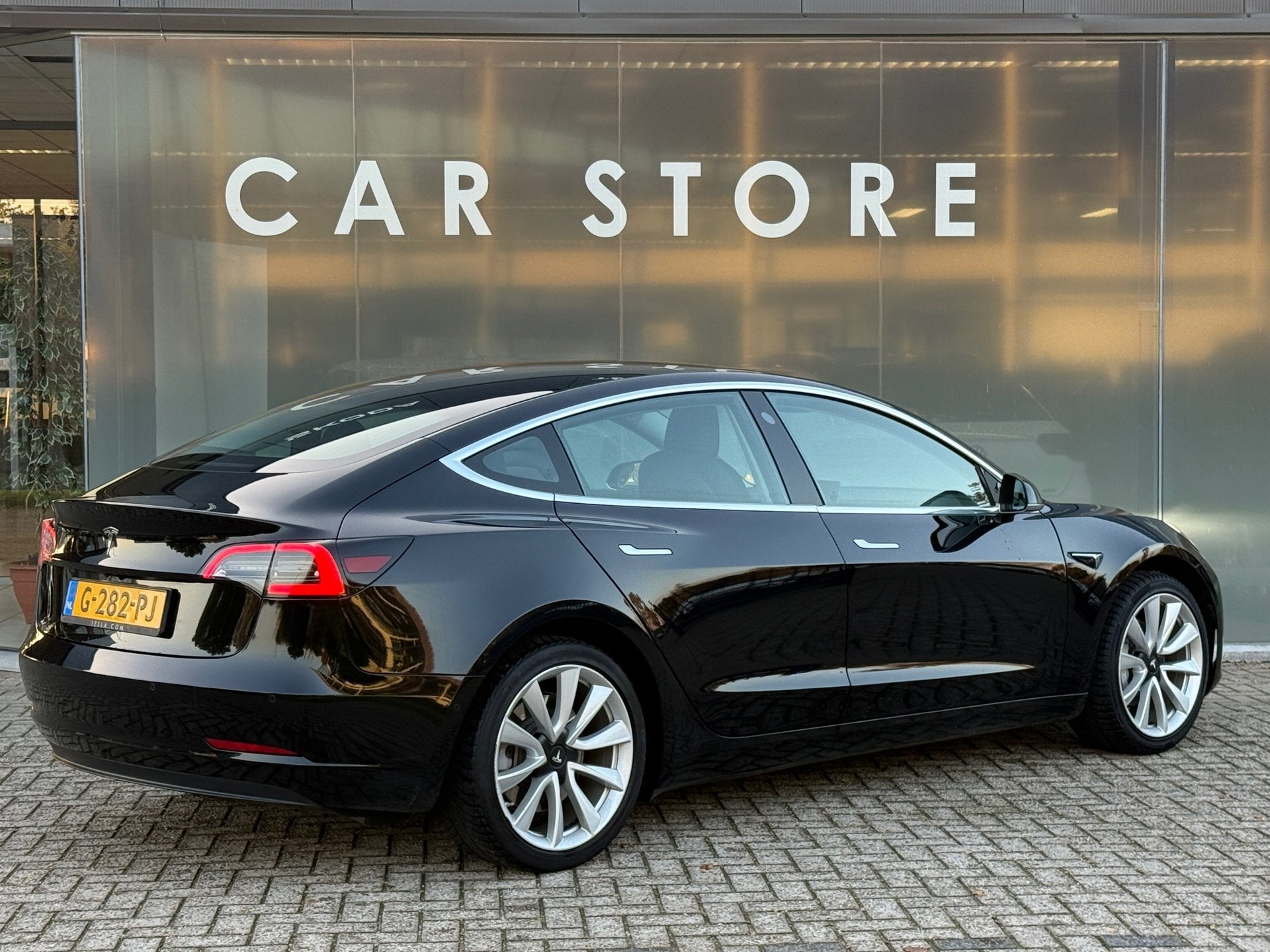 Tesla Model 3 Standard RWD Plus 60 kWh Autopilot, Auto's, Automaat, Achterwielaandrijving, Gebruikt, Zwart