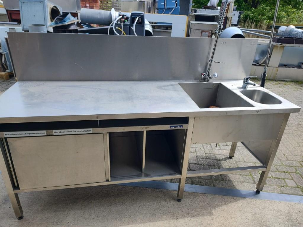 Werkbank/spoeltafel rvst.Afmetingen: 218x70x90 cm, Ophalen of Verzenden, Gebruikt, 25 tot 50 cm, Minder dan 100 cm