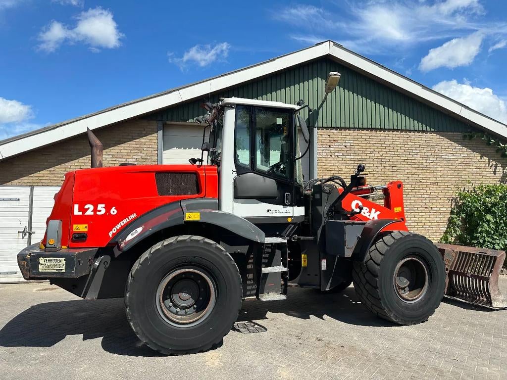 O & K 25.6 (bj 2004), Wiellader of Shovel