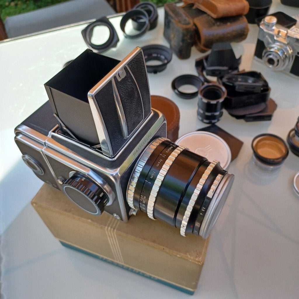 Hasselblad 1600F (1953) – Carl Zeiss Sonnar 135mm f/3.5, Ophalen of Verzenden, Gebruikt, Spiegelreflex, Overige Merken