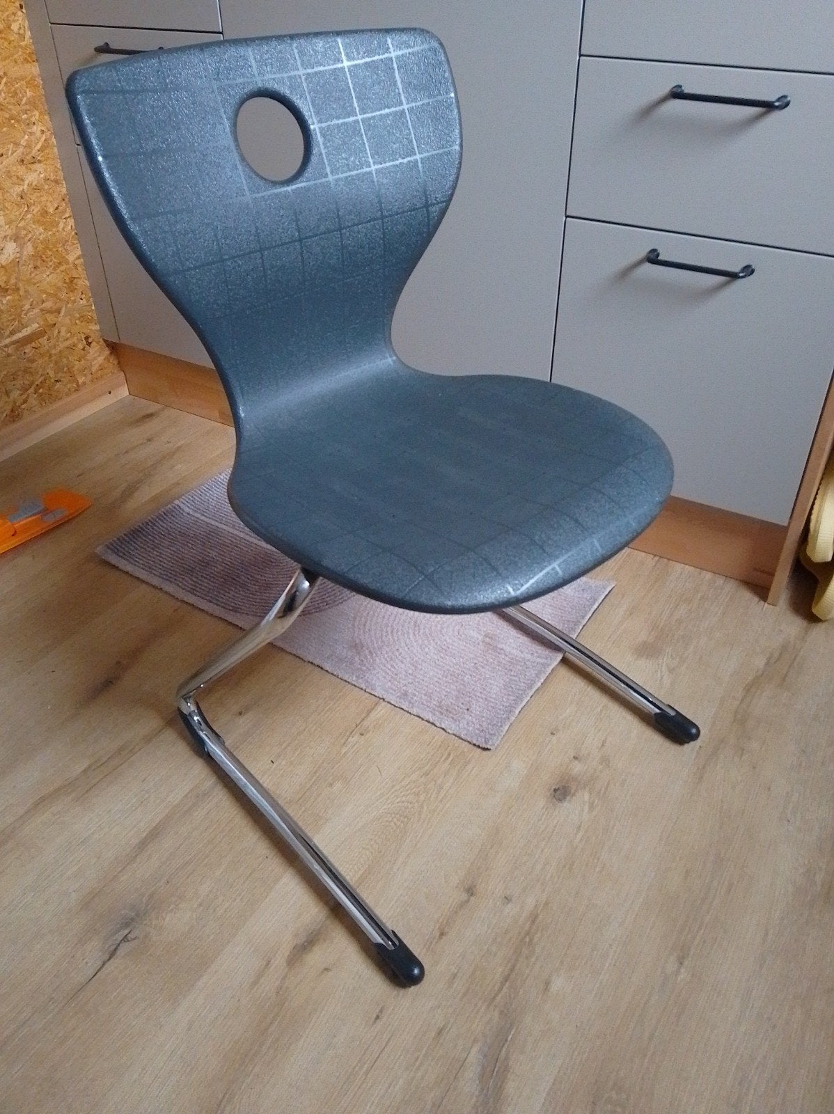 VS Verner Panton PantoSwing-LuPo schoolstoel, Huis en Inrichting, Ophalen, Gebruikt, Modern, Ergonomisch, Schoolstoel, Metaal
