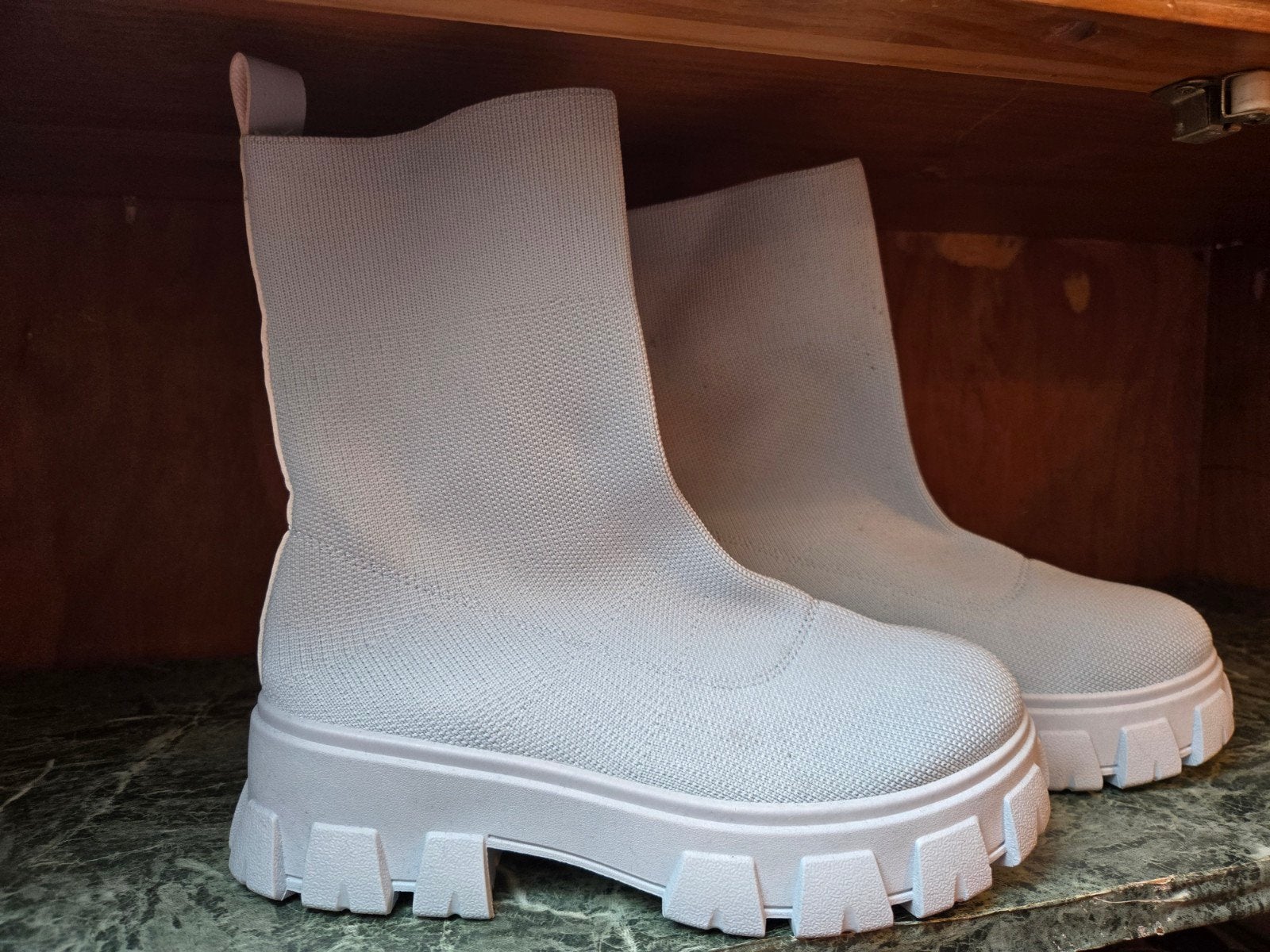 Lichtblauwe elastische laarsjes met dik profiel - Maat 40, Ophalen of Verzenden, Nieuw, Blauw, Lage of Enkellaarzen