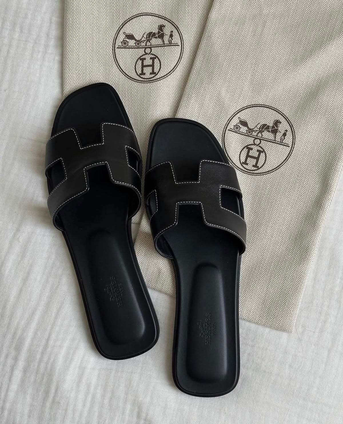 Hermes slippers nieuw, Ophalen of Verzenden, Overige maten, Zwart