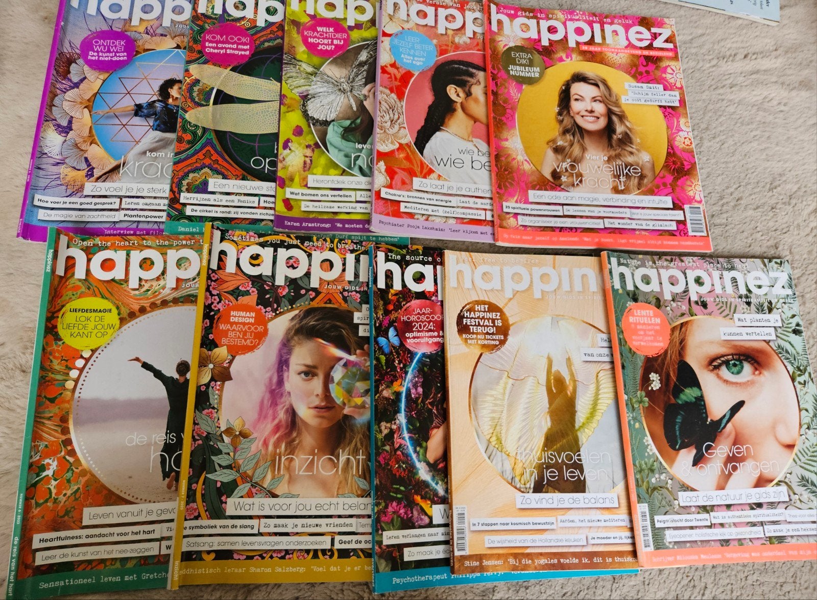 10x Happinez magazines - diverse jaargangen, Ophalen of Verzenden, Gelezen, Damesbladen