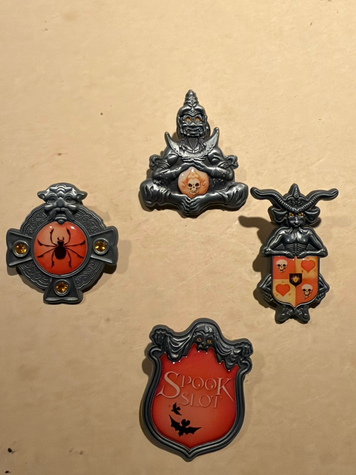 Efteling pinset Spookslot compleet, Ophalen of Verzenden, Zo goed als nieuw, Beeldje of Poppetje