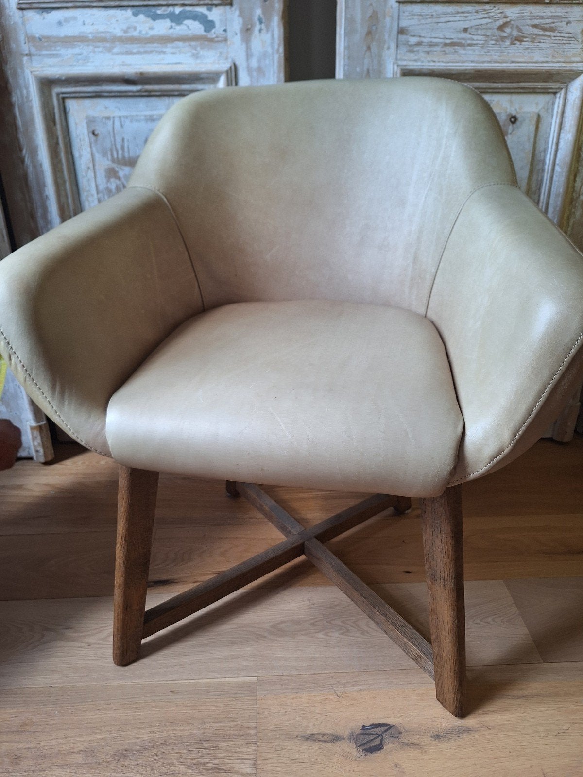 2 leren zware stoeltjes, Huis en Inrichting, Fauteuils, Ophalen of Verzenden, 75 tot 100 cm, 50 tot 75 cm
