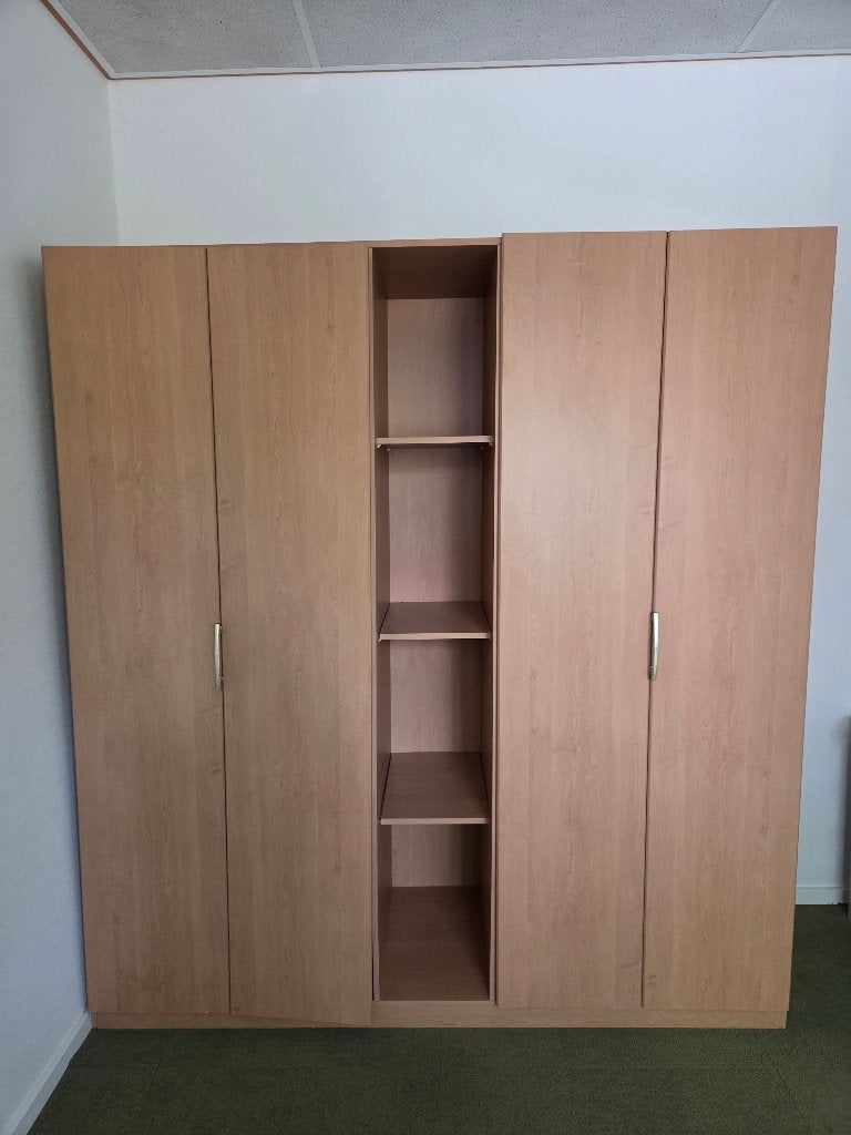 Ruime kledingkast (tegen elk aannemelijk bod), Ophalen, Gebruikt, Met plank(en), 150 tot 200 cm