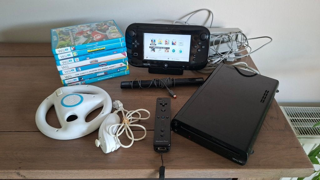 WII U premium console, gamepad en 8 games, Ophalen of Verzenden, Zo goed als nieuw, Met 1 controller, Met games