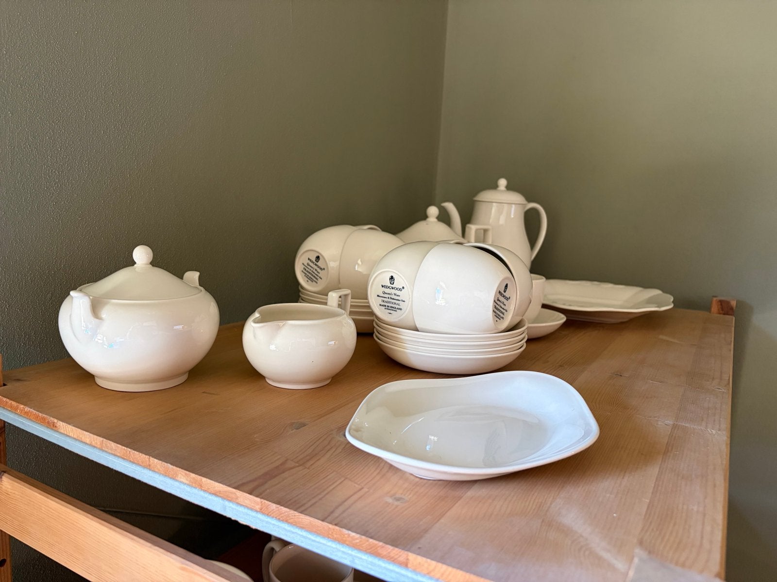 Wedgwood Queen's Ware Traditional Koffie- en Theeservies, 8p, Klassiek, Ophalen of Verzenden, Zo goed als nieuw, Wedgwood