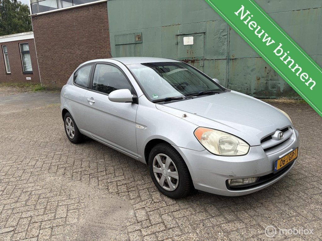 Hyundai Accent 1.4i Dynamic Joy, Auto's, Hyundai, Accent, Gebruikt, 4 cilinders, 1055 kg