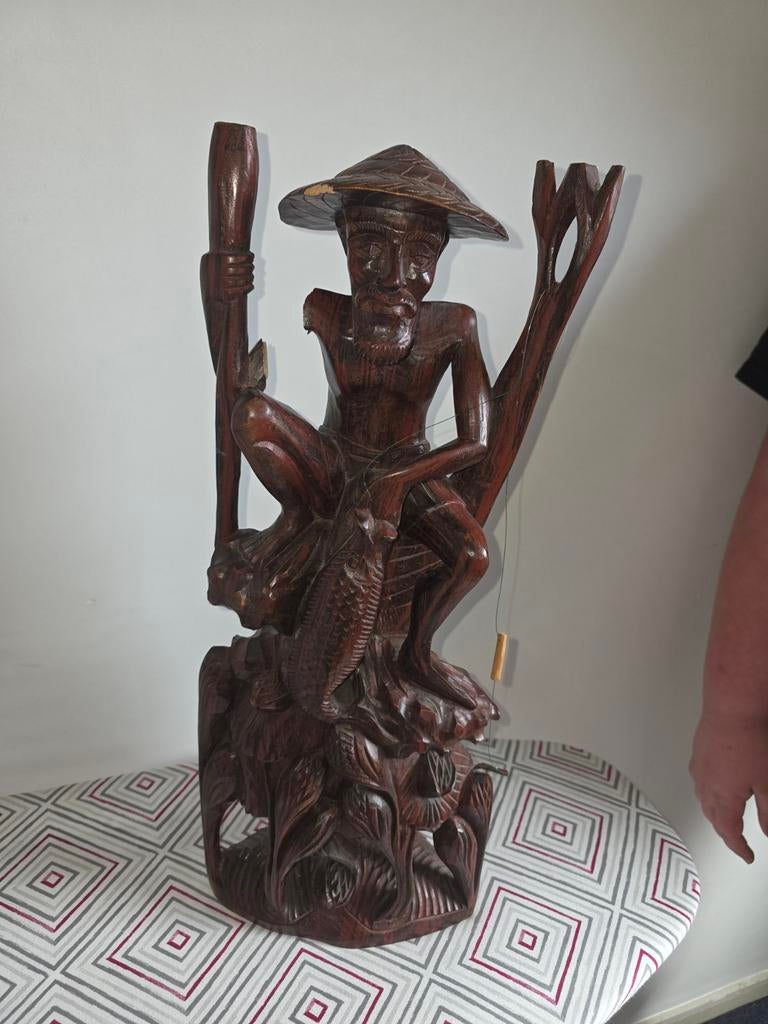 Houten beeld visser met vis, Antiek en Kunst, Kunst | Beelden en Houtsnijwerken, Ophalen of Verzenden