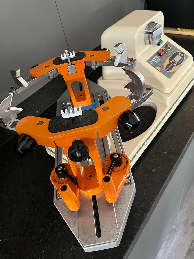 Tyger 410 elektronische bespanmachine tennis en badminton, Ophalen, Gebruikt, Overige typen