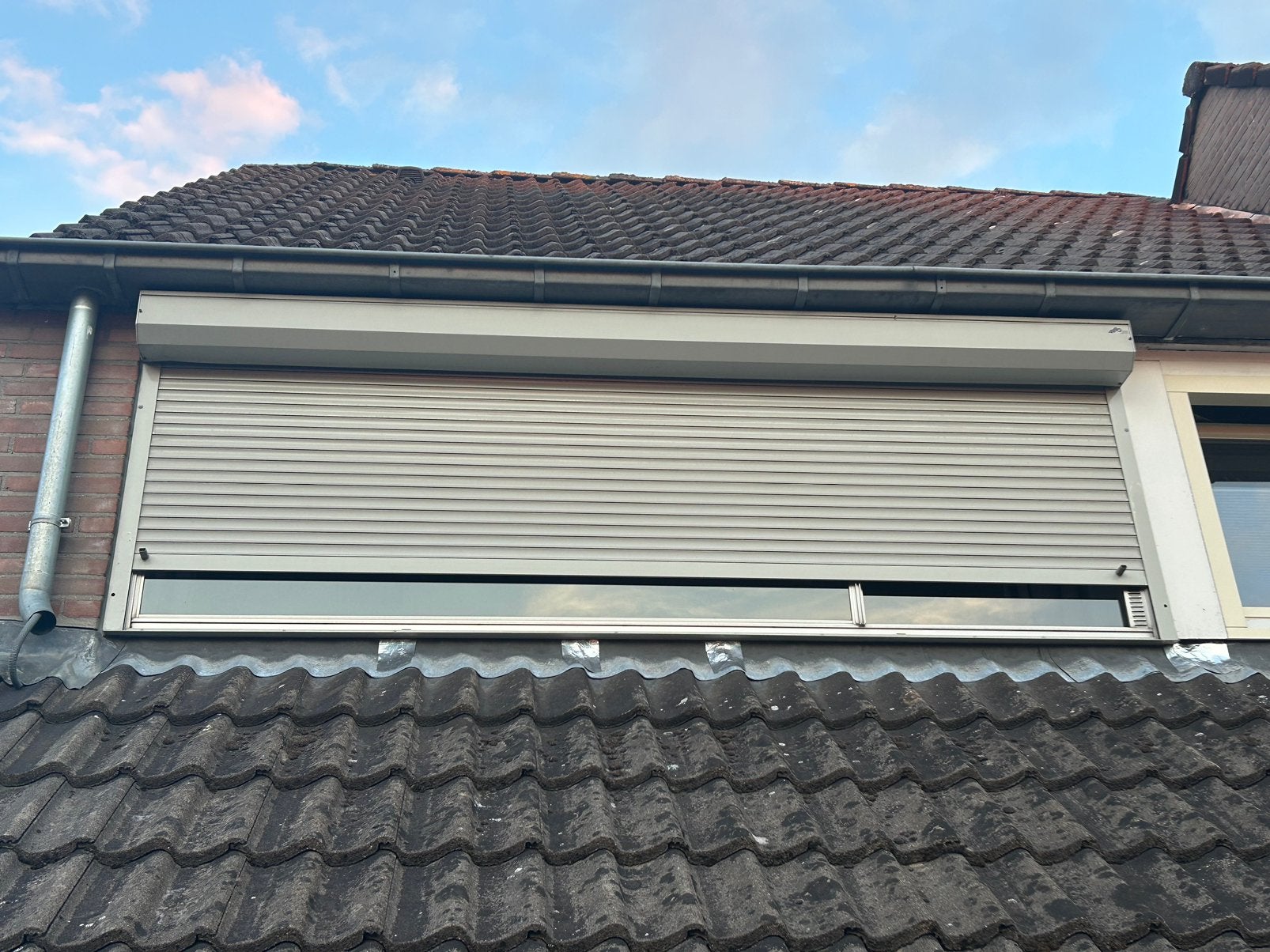 Rolluik handbediend 3 meter breed x 1 meter hoog., Ophalen, Gebruikt, 100 tot 150 cm, 200 cm of meer